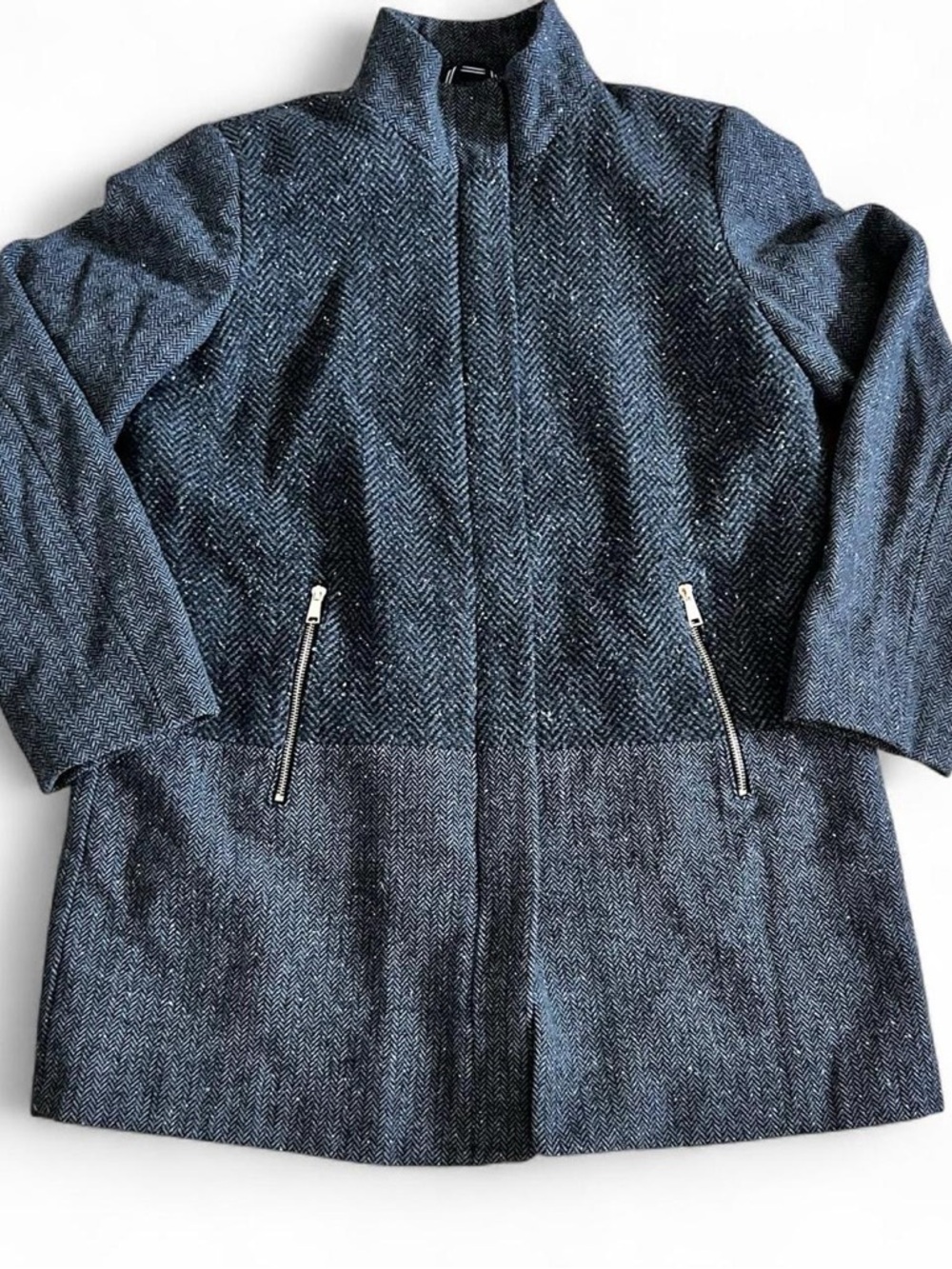 Nautica woman’s warm grey coat with zipper pockets and collar. Size L